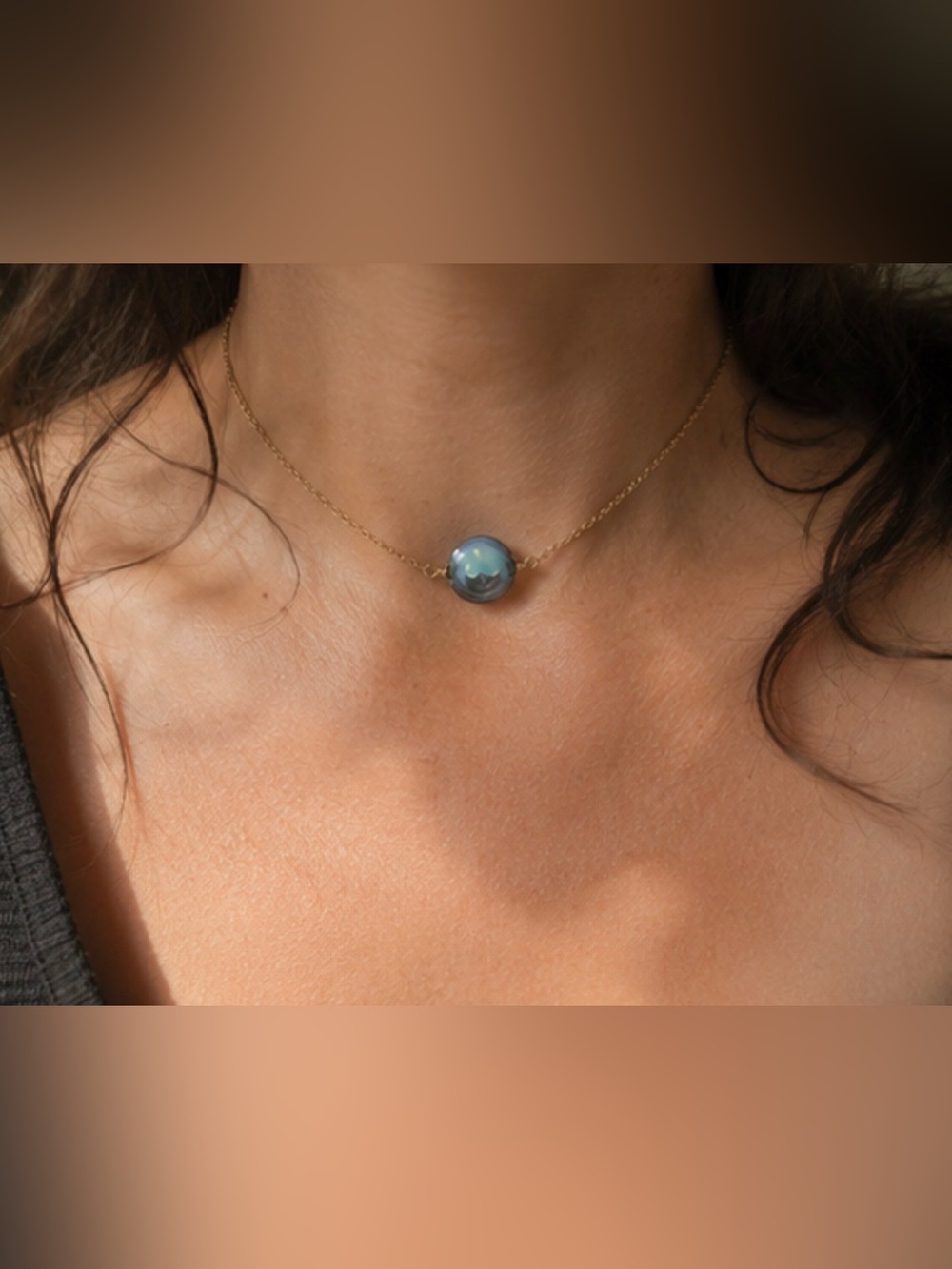 Peacock pearl choker with gold chain